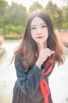 沙龙室女大学生